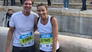 Λέων Πατίτσας- Μαριέττα Χρουσαλά: Έτρεξαν μαζί στον 36ο Μαραθώνιο της Αθήνας