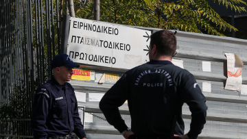 Οργή στην ΕΛΑΣ για τις επιθέσεις των αντιεξουσιαστών και τη στάση του υπουργείου Προστασίας του Πολίτη