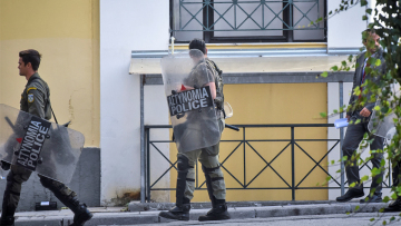 «Στα κάγκελα» οι αστυνομικοί για τον εξευτελισμό από τις συλλογικότητες