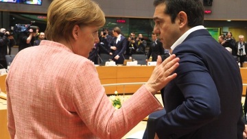 Bloomberg: Η Μέρκελ «χαρίζει» στον Τσίπρα τις συντάξεις