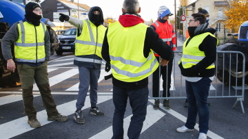 Γαλλία: Νεκρή διαδηλώτρια στις κινητοποιήσεις των «κίτρινων γιλέκων»