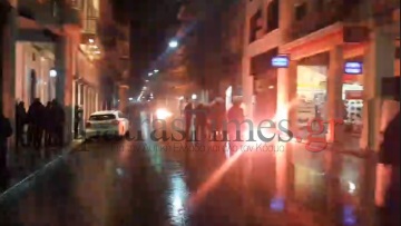 Επεισόδια στην Πάτρα: Μολότοφ, καδρόνια και προσαγωγές στην πορεία για το Πολυτεχνείο