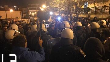 ΚΚΕ για τα επεισόδια στη Θεσσαλονίκη: Απρόκλητη επίθεση της αστυνομίας σε μαθητές, γονείς και εκπαιδευτικούς