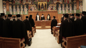 «Ιερός πόλεμος» χωρίς τέλος με 74 Ιεράρχες απέναντι από τη συμφωνία Τσίπρα-Ιερώνυμου