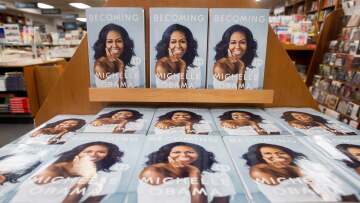 Ξεπούλησε το βιβλίο της Μισέλ Ομπάμα στις ΗΠΑ με ρυθμό εννέα αντίτυπα το δευτερόλεπτο