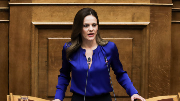 Αχτσιόγλου: Ο πρωθυπουργός είπε για μνημόνιο με τον λαό, εγώ λέω για χρέος προς την κοινωνία