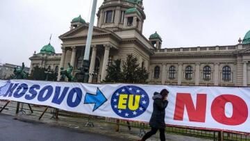 Bloomberg: Το Κοσσυφοπέδιο ξεκίνησε εμπορικό πόλεμο στη Σερβία