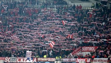 Champions League: Στο κάτω διάζωμα οι οπαδοί του Άγιαξ λόγω της... ταλάντωσης στο ΟΑΚΑ!