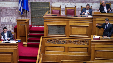 Μητσοτάκης: Αφήνετε τα γκρουπούσκουλα για να καίνε την Αθήνα μετά τις εκλογές - Τσίπρας: Δεν ζούμε στη Γκόθαμ Σίτι