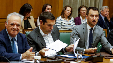 Προϋπολογισμός: Λιγότερα για συντάξεις, περισσότερα για φόρους και εισφορές το 2019