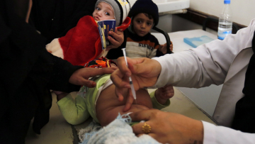 Υεμένη: Συγκλονίζουν οι φωτογραφίες αποστεωμένων παιδιών στα νοσοκομεία