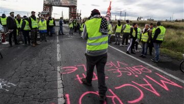 Τα «Κίτρινα Γιλέκα» ακύρωσαν τη συνάντηση με τον Γάλλο πρωθυπουργό - Ελιγμούς ετοιμάζει ο Μακρόν