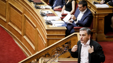 Πόσα μοιράζουν σε προεκλογικές παροχές για συνταξιούχους, ένστολους, δικαστικούς μετά την υπερλιτότητα των 13 δισ. ευρώ