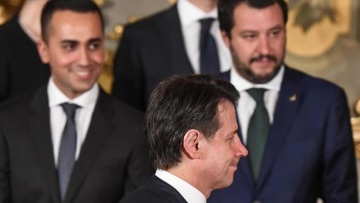 Ιταλία: Συνδέουν τον κρατικό προϋπολογισμό με ψήφο εμπιστοσύνης