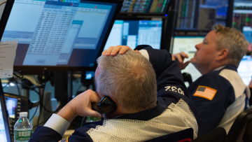 Διεθνή χρηματιστήρια: Σε χαμηλό διετίας «βυθίστηκε» η Ευρώπη - Το Λονδίνο διέγραψε κέρδη 18 ετών