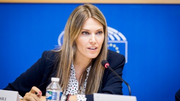 Εύα Καϊλή στον ΘΕΜΑ 104,6: Είμαστε αποκλεισμένοι στο Ευρωπαϊκό Κοινοβούλιο - Δηλώσεις και από Κύρκο, Γραμματικάκη