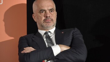 Οργή και αντιδράσεις μετά τις προκλήσεις Ράμα κατά της ελληνικής μειονότητας στην Χειμάρρα