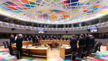 Brexit: Στο Ευρωπαϊκό Συμβούλιο ξεκινά το μεγάλο παζάρι των ηγετών της ΕΕ με τη Μέι