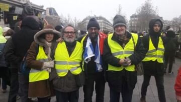 Φωτογραφίες: Στο Παρίσι με τα «κίτρινα γιλέκα» ο Παναγιώτης Λαφαζάνης