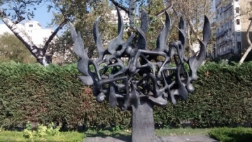 Άγνωστοι βεβήλωσαν το Μνημείο του Ολοκαυτώματος στη Θεσσαλονίκη