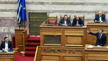 Άγρια σύγκρουση Τσίπρα - Μητσοτάκη στη συζήτηση για τον προϋπολογισμό 