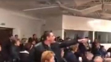   Κέρκυρα: Χειροπέδες, γιαούρτια και ένταση στο Δημοτικό Συμβούλιο