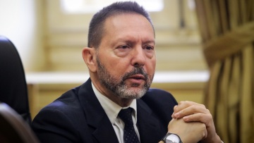 Στουρνάρας: Η μη περικοπή των συντάξεων εγκυμονεί κινδύνους