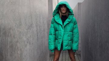 Ιωάννα Τούνη: Δεν βλέπω κάτι προκλητικό στη φωτογραφία στο Μνημείο του ολοκαυτώματος, τα πόδια μου ήταν στην ανάταση