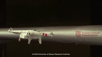 Γιατί τόσος... ντόρος στο Gatwick; Δείτε τι ζημιά μπορεί να κάνει ένα μικρό drone σε ένα αεροπλάνο!