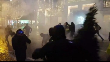 Κίτρινα Γιλέκα: Νέα ένταση στα Ηλύσια Πεδία - Τράβηξαν όπλα οι αστυνομικοί!