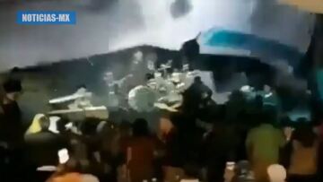 Τσουνάμι στην Ινδονησία: Τα κύματα «καταπίνουν» θεατές συναυλίας