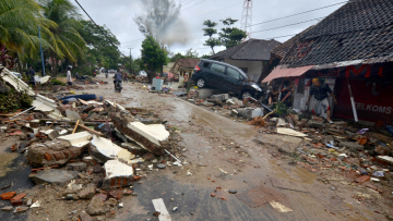 Στους 281 οι νεκροί από το φονικό τσουνάμι στην Ινδονησία
