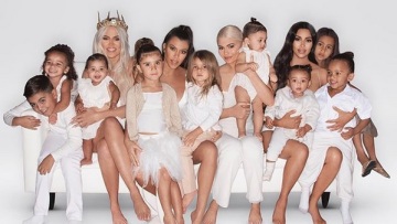  Κιμ Καρντάσιαν: Φωτογραφίες από το λαμπερό χριστουγεννιάτικο πάρτι της