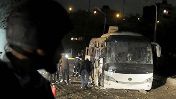 Αίγυπτος: Σε εξέλιξη οι έρευνες για τη βομβιστική επίθεση στο τουριστικό λεωφορείο