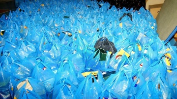 Ξεκινά η χρέωση στις πλαστικές σακούλες