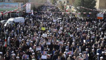 Καζάνι που βράζει το Ιράν: Υποβαθμίζει τις διαδηλώσεις ο σύμμαχος του Ροχανί, Νασράλα