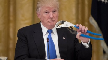 Ο Τραμπ προσπαθεί να μπλοκάρει την έκδοση του σκανδαλιστικού βιβλίου