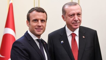Μακρόν: Όχι ένταξη της Τουρκίας, αλλά τουρκική «προσκόλληση» στην ΕΕ
