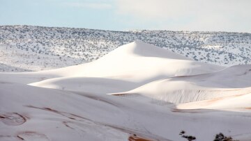 Ο καιρός τρελάθηκε: Έριξε χιόνι μέχρι και στη... Σαχάρα!