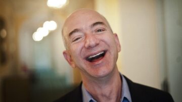 Η «καθαρή περιουσία» του ισχυρού άντρα της Amazon Τζεφ Μπέζος έφτασε τα 105,1 δισ. δολάρια
