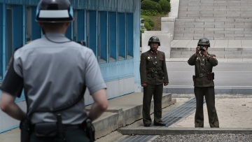 Βόρεια και Νότια Κορέα συμφώνησαν να ξεκινήσουν στρατιωτικές συνομιλίες