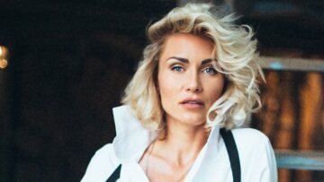 Ρωσικές εκλογές: Η ξανθιά καλλονή δημοσιογράφος δέχεται απειλές και ζητά προστασία 