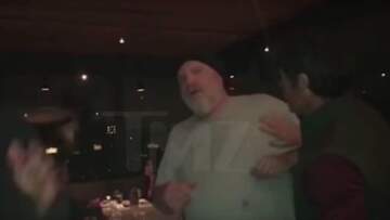 Βίντεο: Ούτε να φάει έξω δεν μπορεί πια ο Γουάνσταϊν - Τον χαστούκισαν