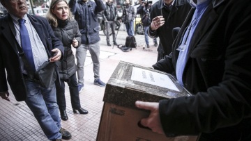 Τηλεοπτικές άδειες: Νέα καθυστέρηση για την αποσφράγιση των φακέλων – Την Τρίτη η διαδικασία