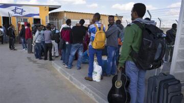 Ισραήλ: Οικειοθελής έξοδος προσφύγων ή φυλάκιση