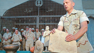 Μάθιου Μπογδάνος: Ο Έλληνας Ιντιάνα Τζόουνς 