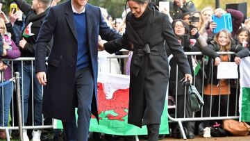 Κάρντιφ: «Ντελίριο» για Χάρι και Μέγκαν - Ουρές από τα ξημερώματα για ένα χαμόγελό τους!