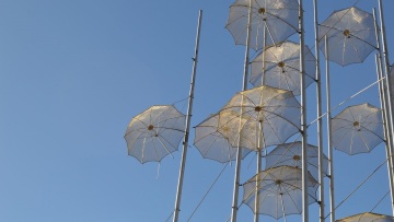 Θεσσαλονίκη: Ο δυνατός αέρας «ξήλωσε» τις «Ομπρέλες» του Ζογγολόπουλου