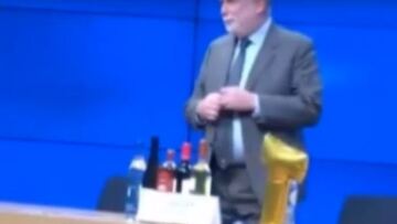 Με Ζορμπά και ούζο αποχαιρέτησαν τον Τόμας Βίζερ οι Βρυξέλλες