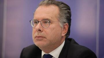 Κουμουτσάκος σε Κοτζιά: Ποια είναι τα «γνωστά ζητήματα» που συζητάτε με τους Αλβανούς;